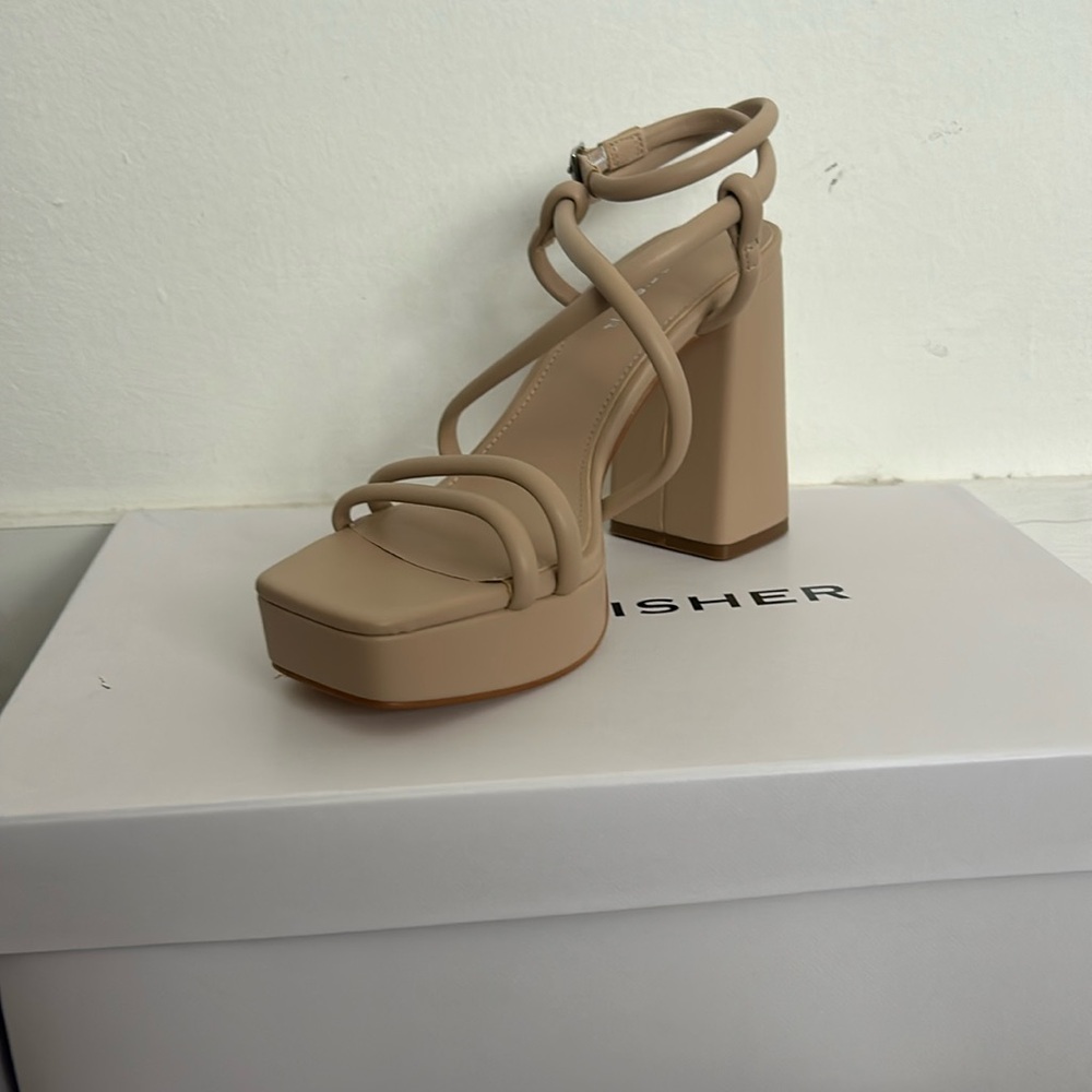 *NEW* Marc Fisher beige heel